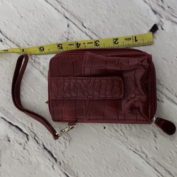 Croft & Barrow Maroon Faux Croc Wallet Wristlet NWOT - Picture 1 of 10